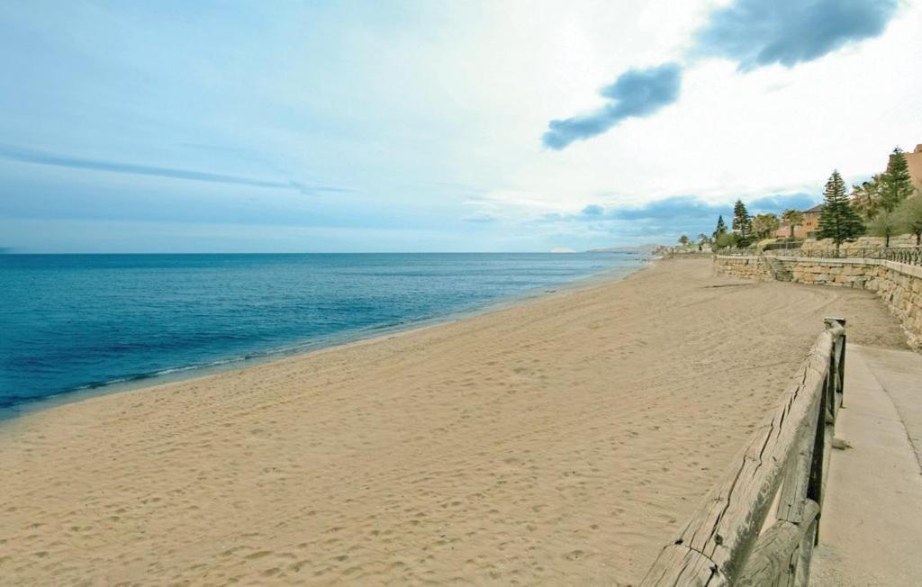 Penthouse On The Beachfront Естепона Екстериор снимка