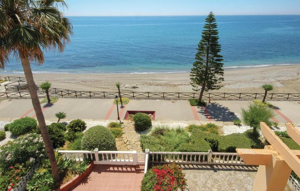 Penthouse On The Beachfront Естепона Екстериор снимка