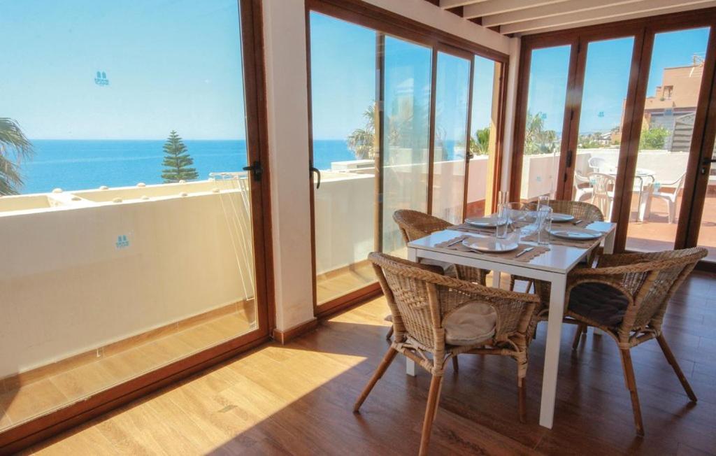 Penthouse On The Beachfront Естепона Екстериор снимка