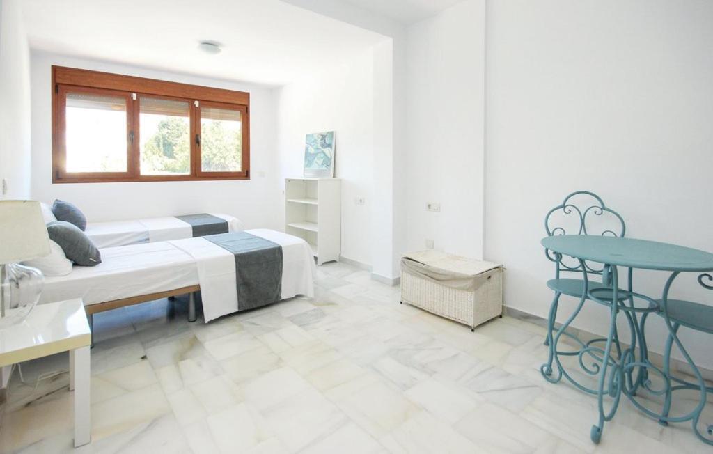 Penthouse On The Beachfront Естепона Екстериор снимка