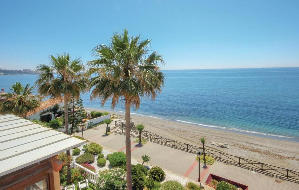 Penthouse On The Beachfront Естепона Екстериор снимка