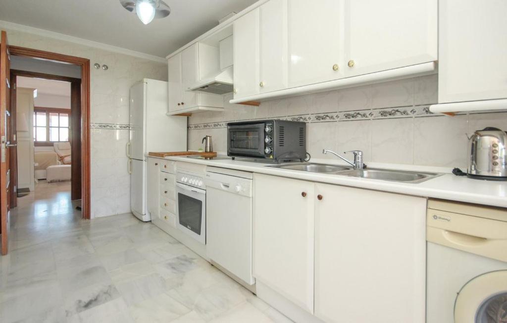 Penthouse On The Beachfront Естепона Екстериор снимка