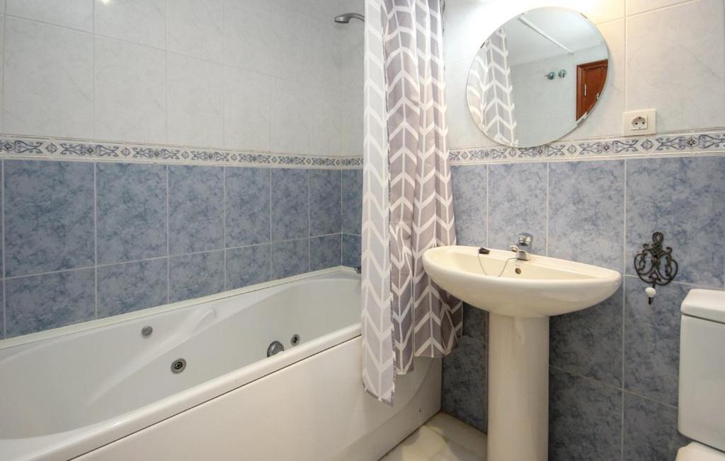 Penthouse On The Beachfront Естепона Екстериор снимка
