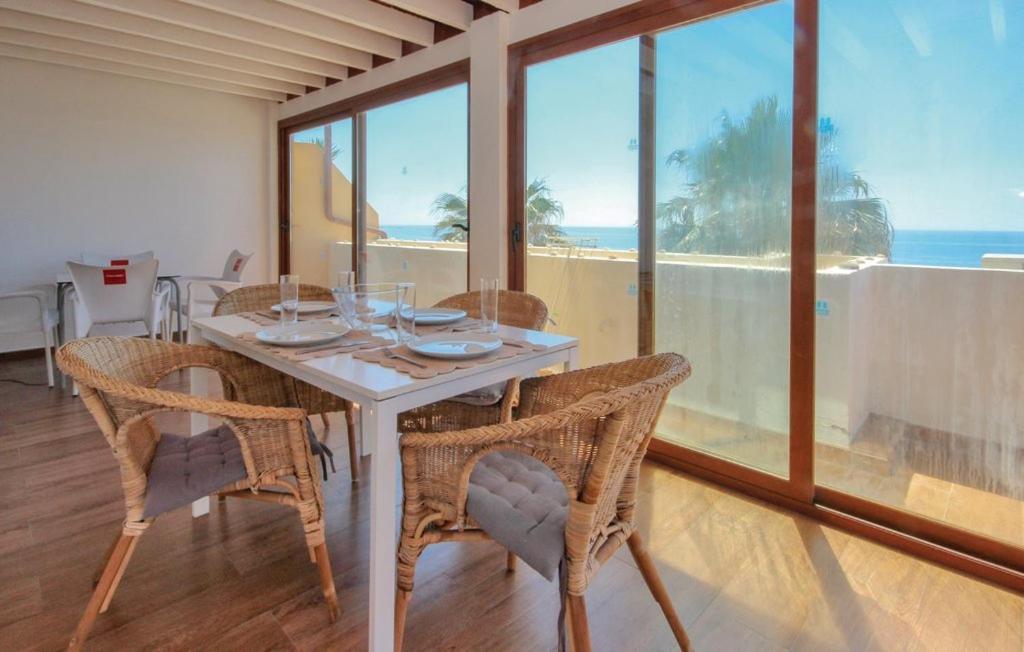 Penthouse On The Beachfront Естепона Екстериор снимка