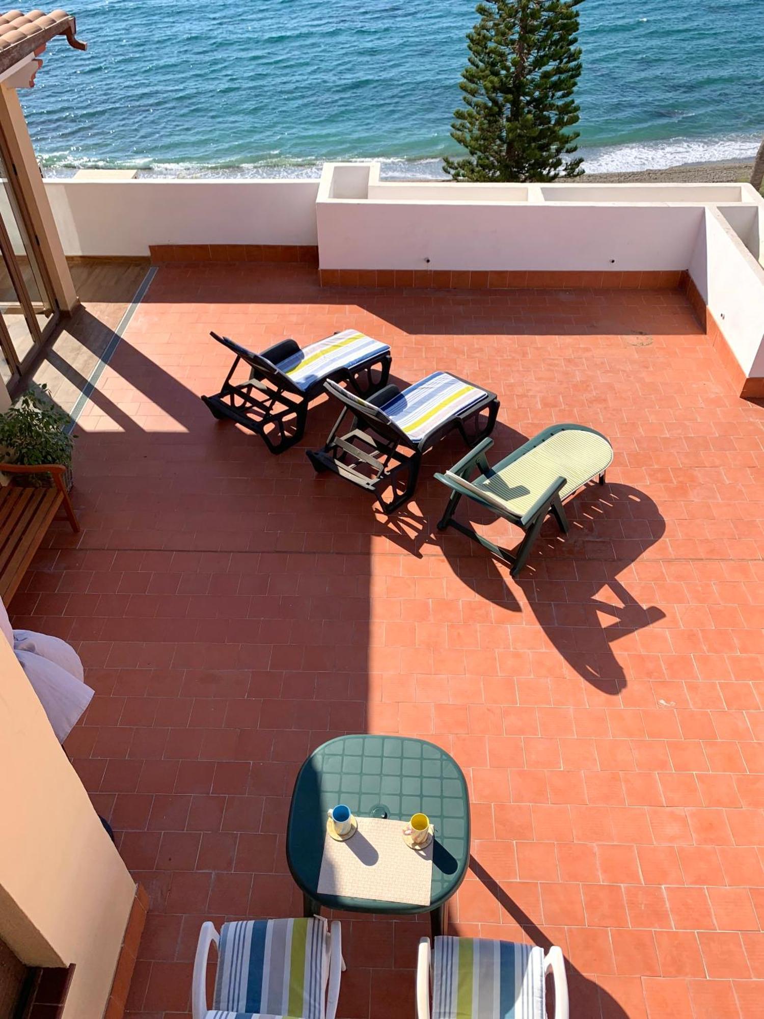 Penthouse On The Beachfront Естепона Екстериор снимка